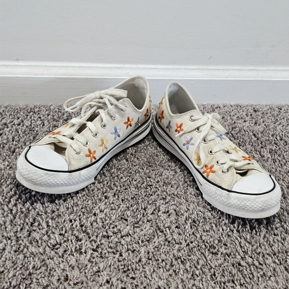 Chuck Taylor All Star Floral Converse Sneakers Size 5